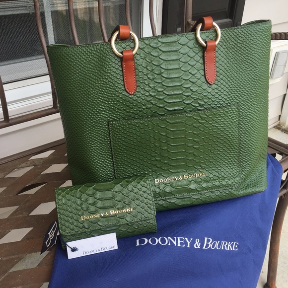 dooney pammy tote